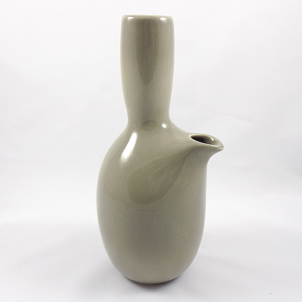 russel_wright_carafe_oyster